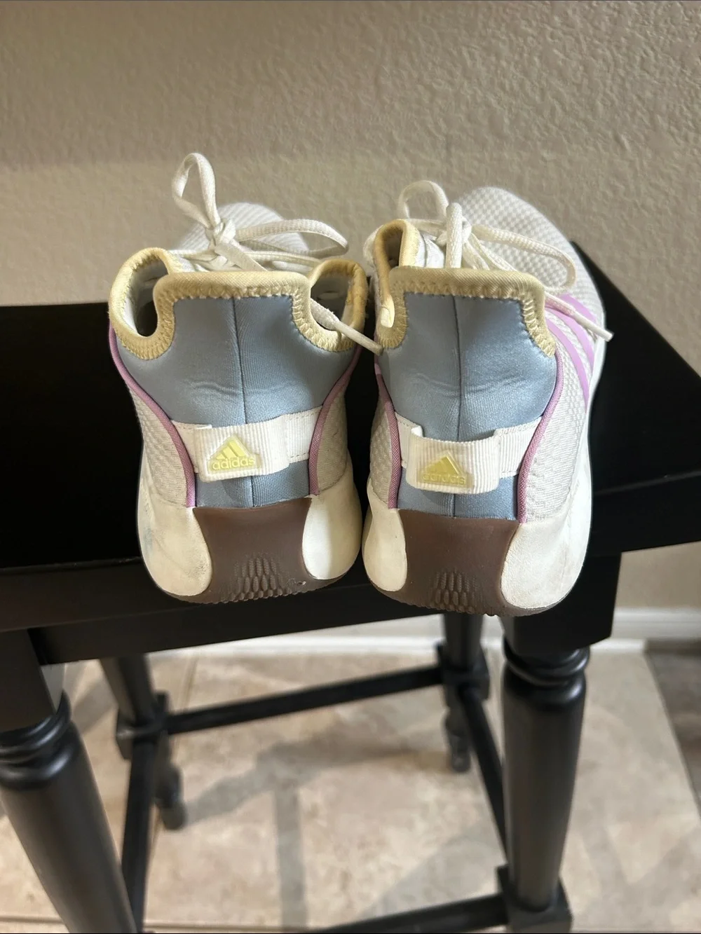 adidas womens White Sneakers with Light Pink Stripes 9.5